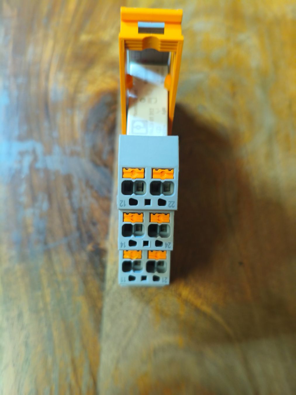 Componenti elettronici: Relais Sockel Klappverschluss und Relais eingebaut – Usato da Unterbäch VS venduto da ricirici55 7
