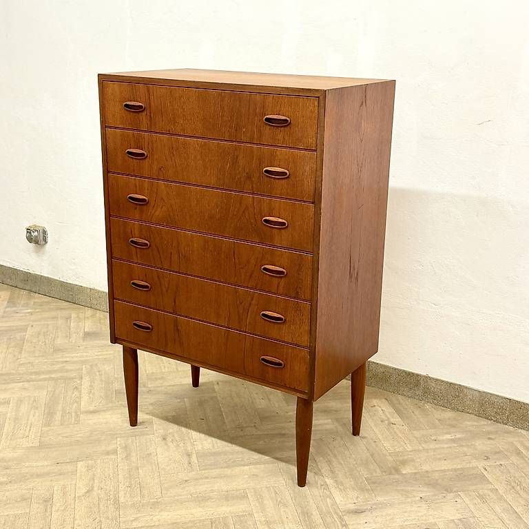 Cassettiere: Mid Century dänische teak Kommode – Usato da basel venduto da futureforyesterday 2