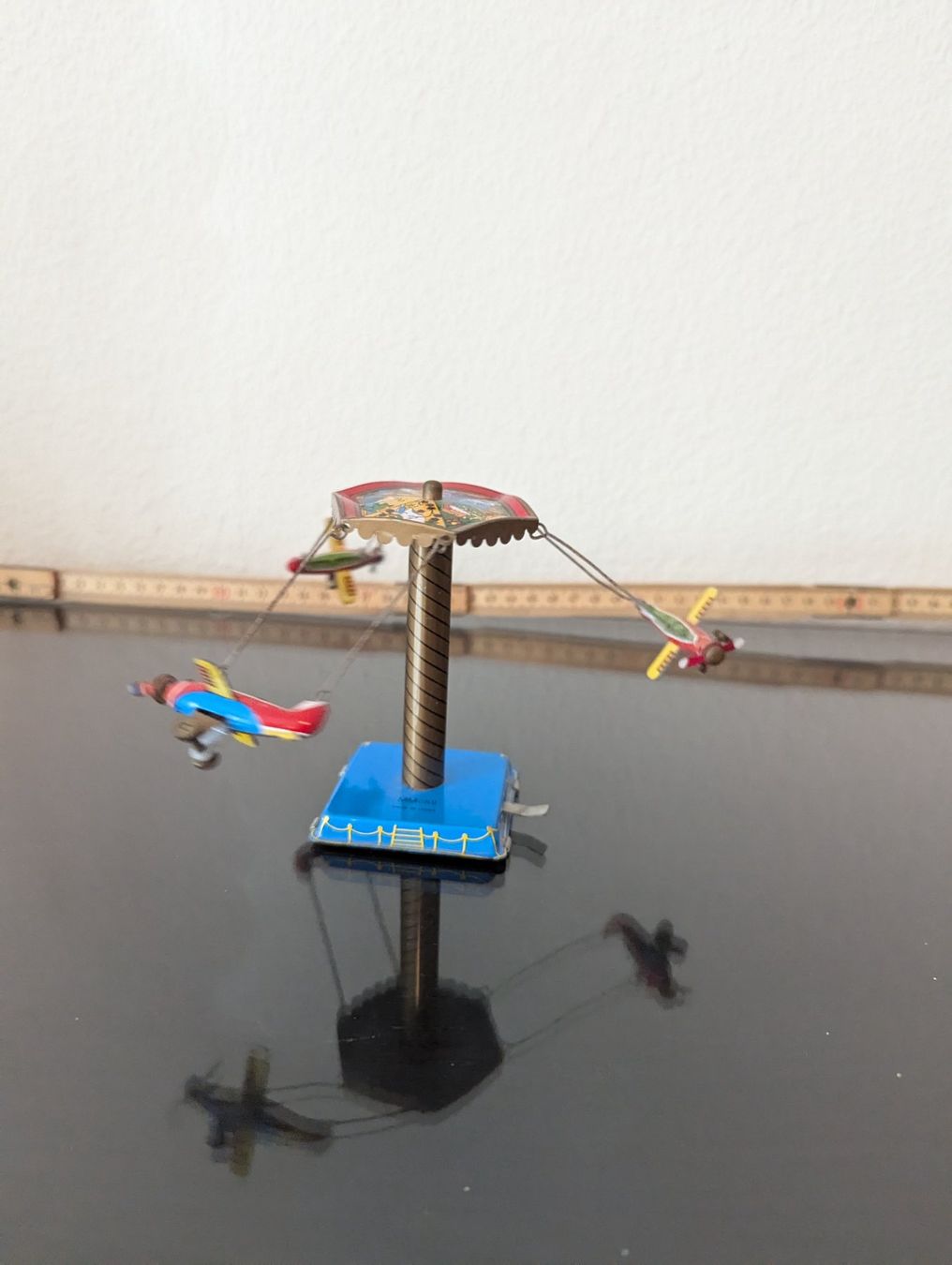Jouets: Blechspielzeug Flugzeugkarussell – D'occasion à Horw par dreavw