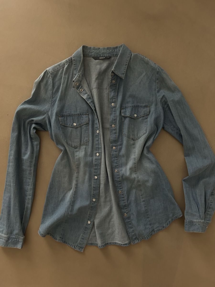 Blusen: Denim button shirt – Gebraucht aus Belp von jan_6yvx