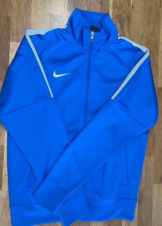 Jacken: Nike Sportjacke – Gebraucht aus Adliswil von Danyboy3