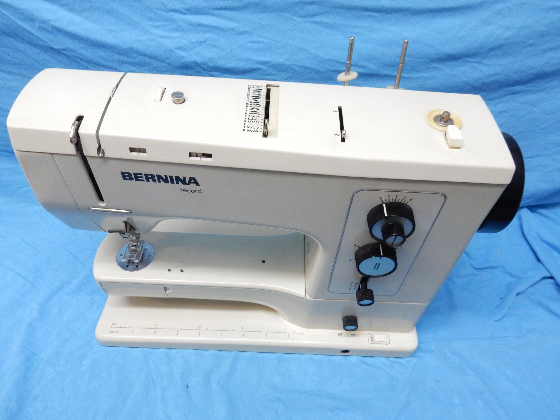 Bernina Machines à coudre: Bernina 830 Revidiert       26004 – D'occasion à Watt par Mariposa49 1