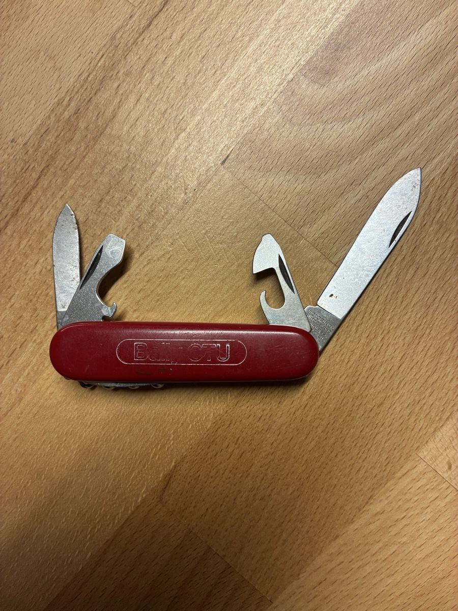 Victorinox Coltelli tascabile: Couteau de poche  – Usato da Les Bayards venduto da Mutz51
