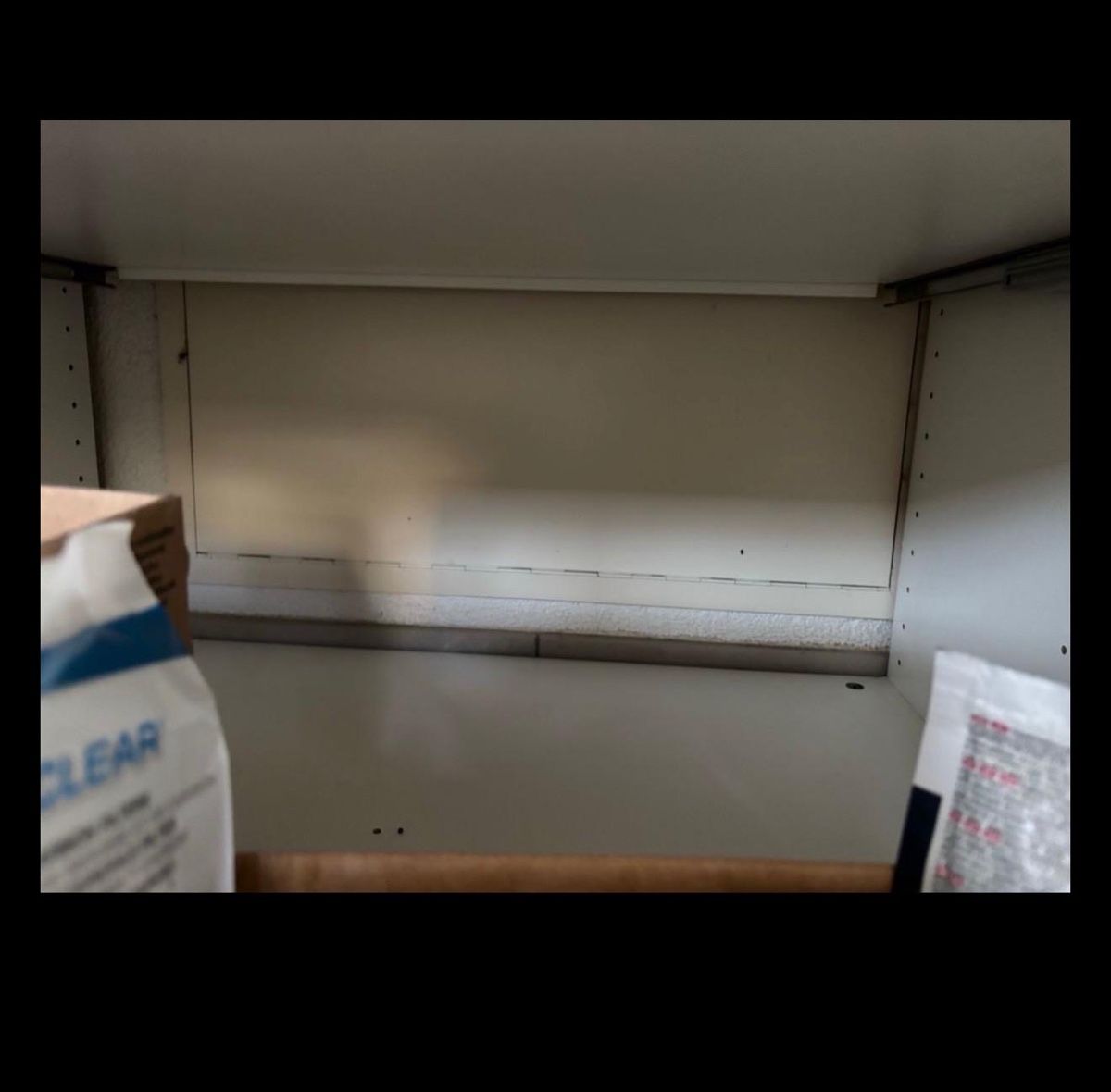 Armoires: Kleiderschrank IKEA – D'occasion à Biel/Bienne par Husseinsheikho 4