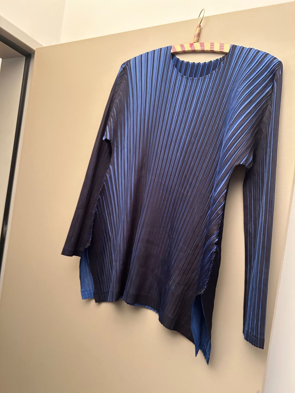 Issey Miyake Camicette: Wunderschönes Oberteil von Issey Miyake – Usato da zürich venduto da ElisabethaB 1