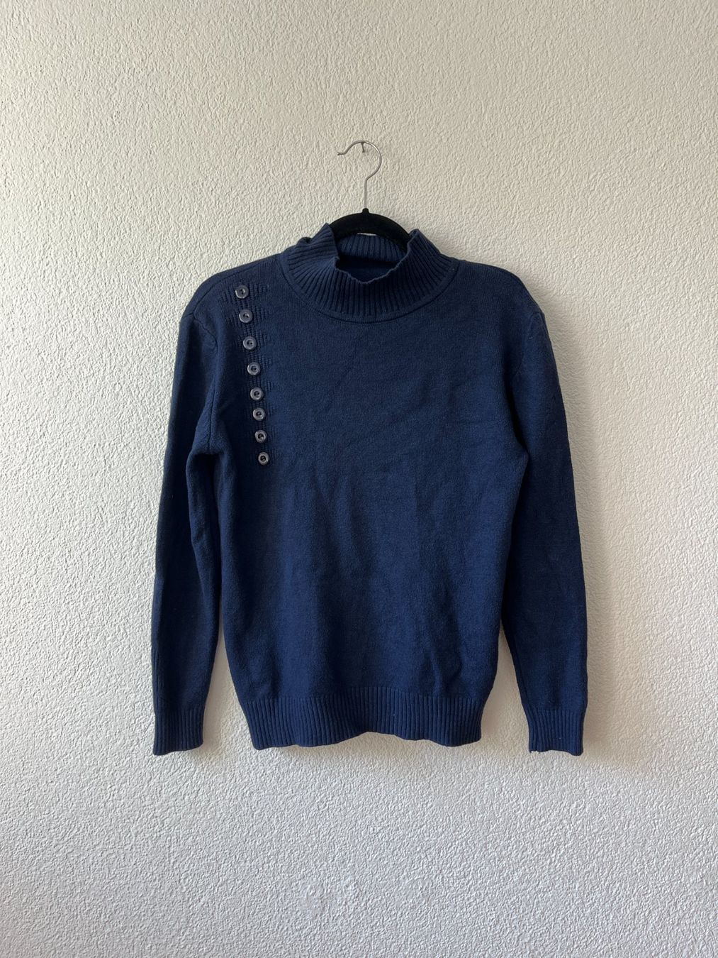 Maglioni & Felpe: Pulli mit süsse Knopf Details – Usato da Uster venduto da emm_px8k