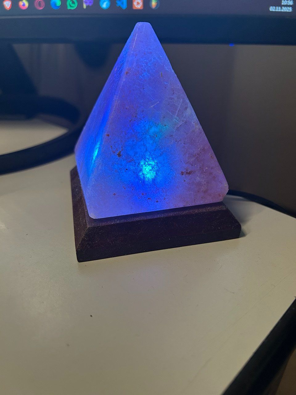 Lampade: Lampada Piramide Multicolore USB – Usato da Giubiasco venduto da LorisVale 3