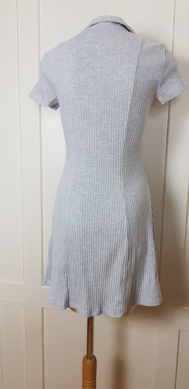 H&M Vestiti: Kleid, Rippshirt, Divided, Gr. S – Usato da Uster venduto da Astral 4