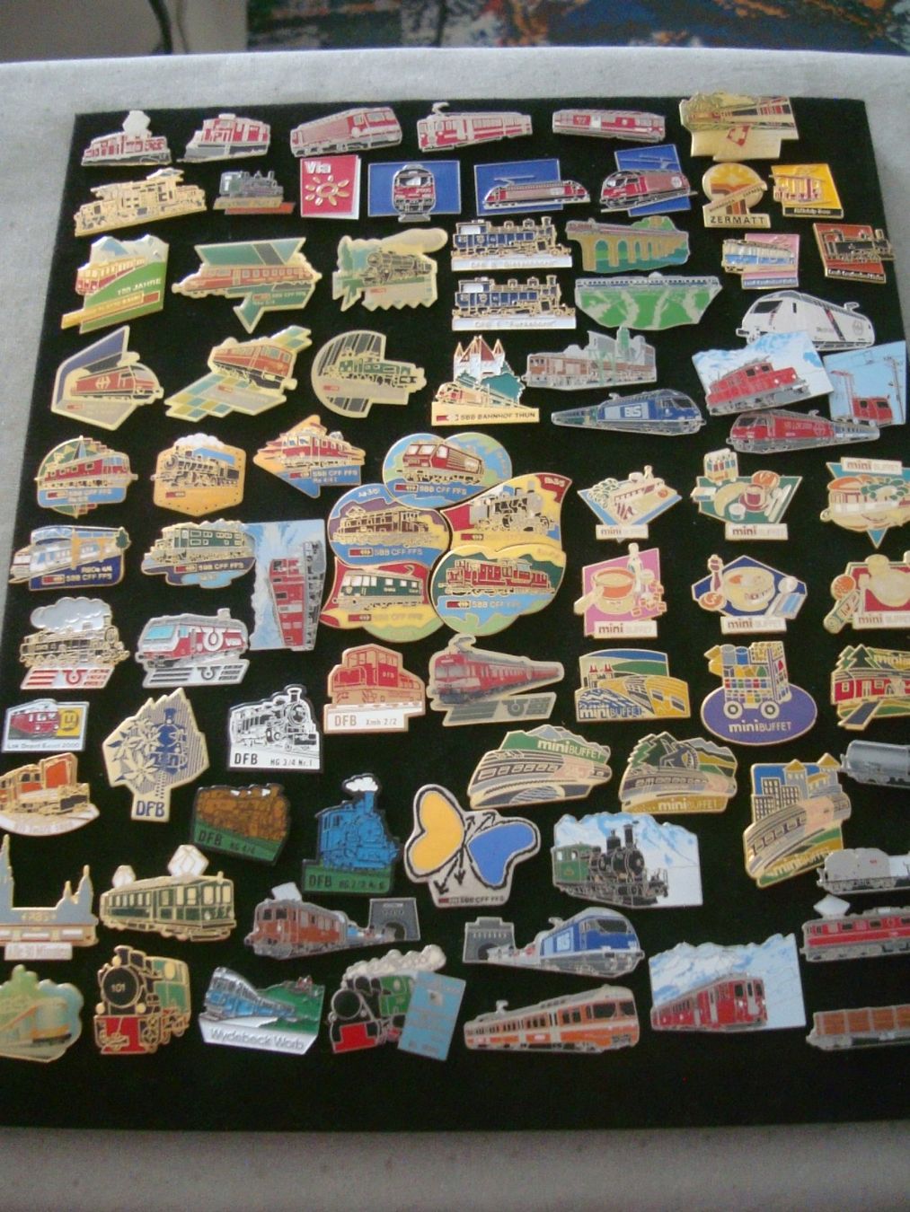 Placchette & Badge: 80 Pin - Eisenbahnen - Ohne Verschluss – Usato da Neuenegg venduto da flohcante