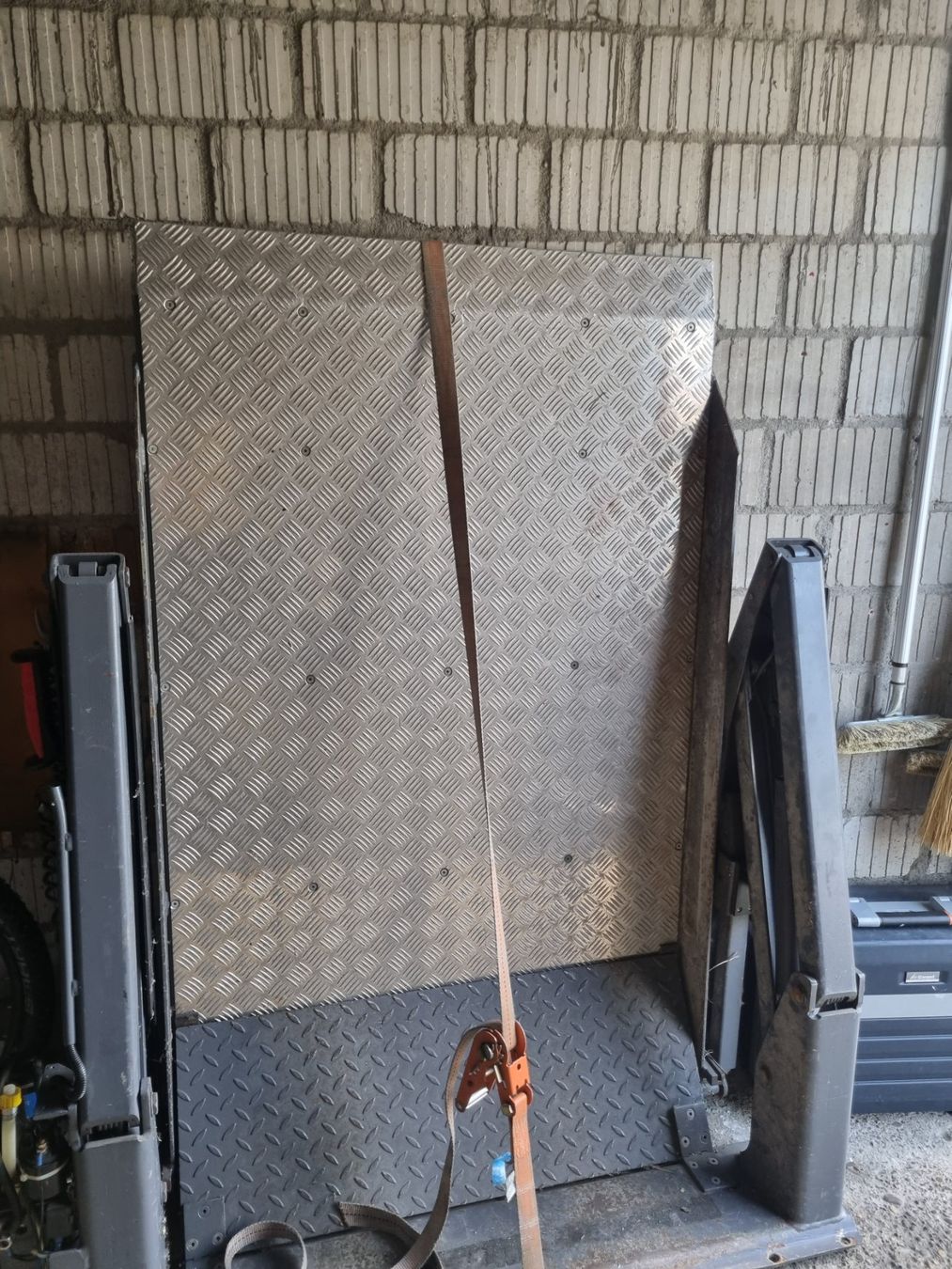 Piattaforme elevatrici & Crick: Autolift Linearlift – Usato da Zuchwil venduto da Parajsa55