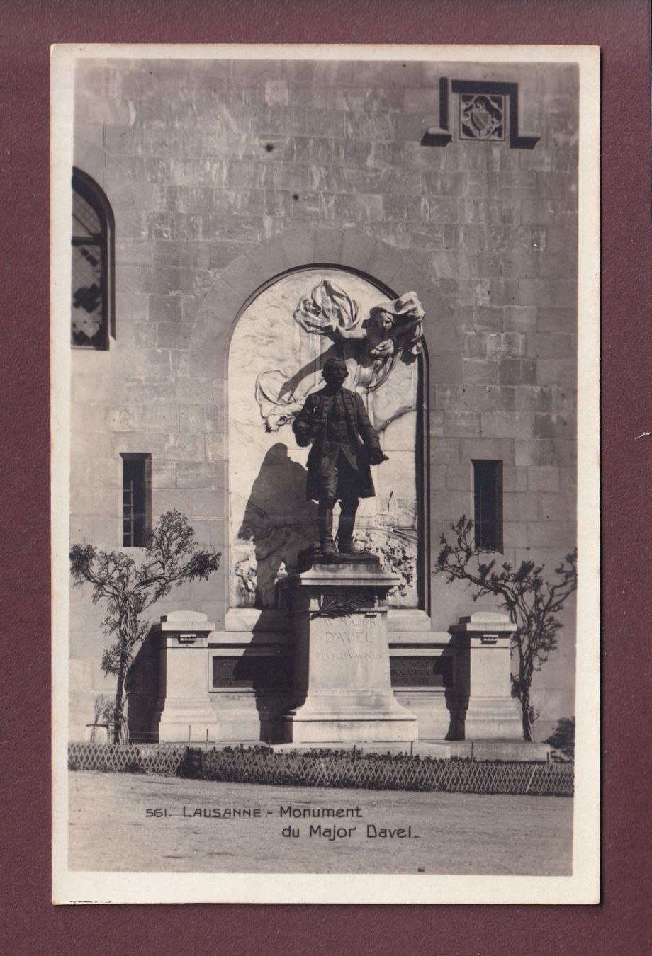 Cartoline postali: LAUSANNE - Monument Davel – Usato da Pully venduto da nicecards