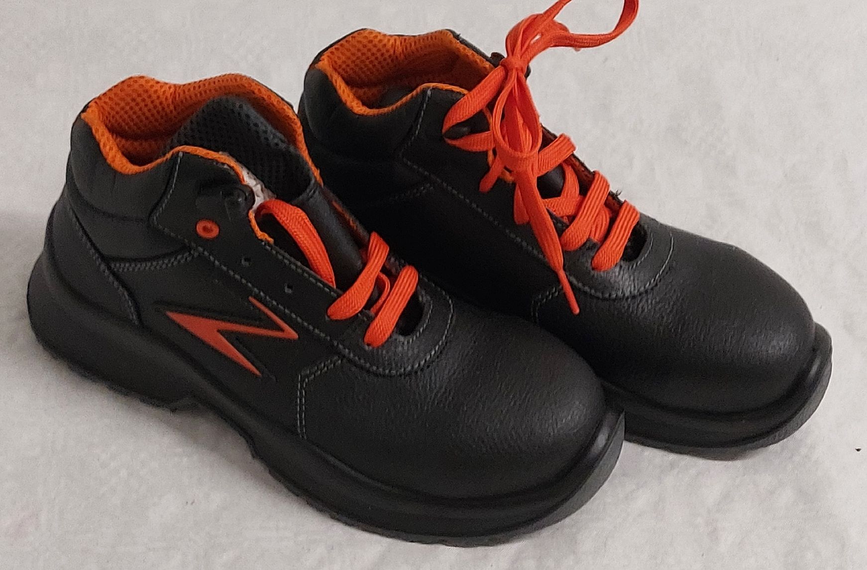 Herrenschuhe: Sicherheitsschuhe Grösse 46 – Neu (gemäss Beschreibung) aus Niederuzwil von MP-plasch
