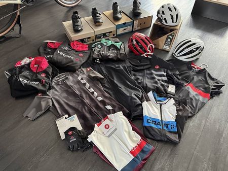 Lot matériel vélo - idéal vide-dressing / braderie