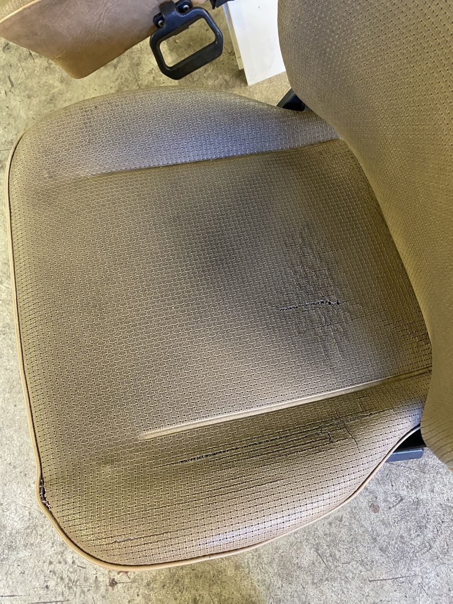VW Alle Autoersatzteile: VW LT35 Sitze vorne **RAAR** Schnäppchen – Gebraucht aus Winterthur von  6