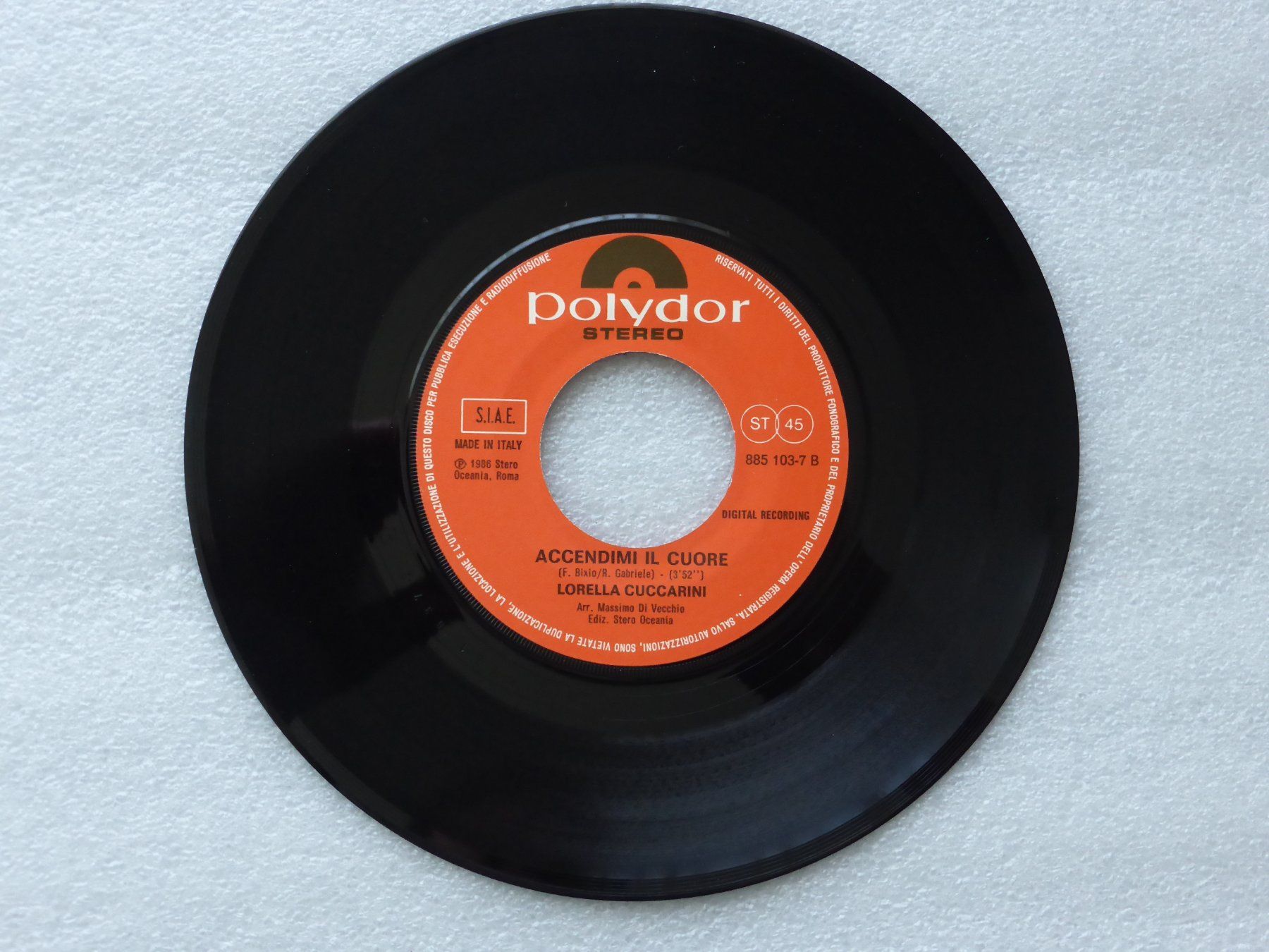 Dischi in vinile: Vinyl Single  LORELLA CUCCARINI – Usato da Küssnacht am Rigi venduto da Mondkinder 2