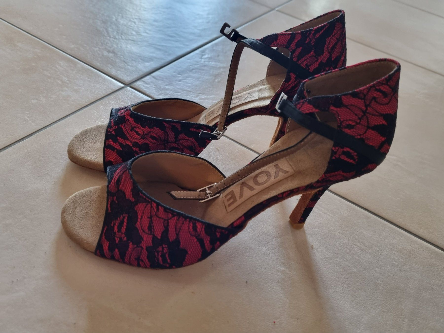 Scarpe da donna: Neue Tangoschuhe in der Grösse 40 – Nuovo (secondo la descrizione) da Steckborn venduto da Allegro5 2