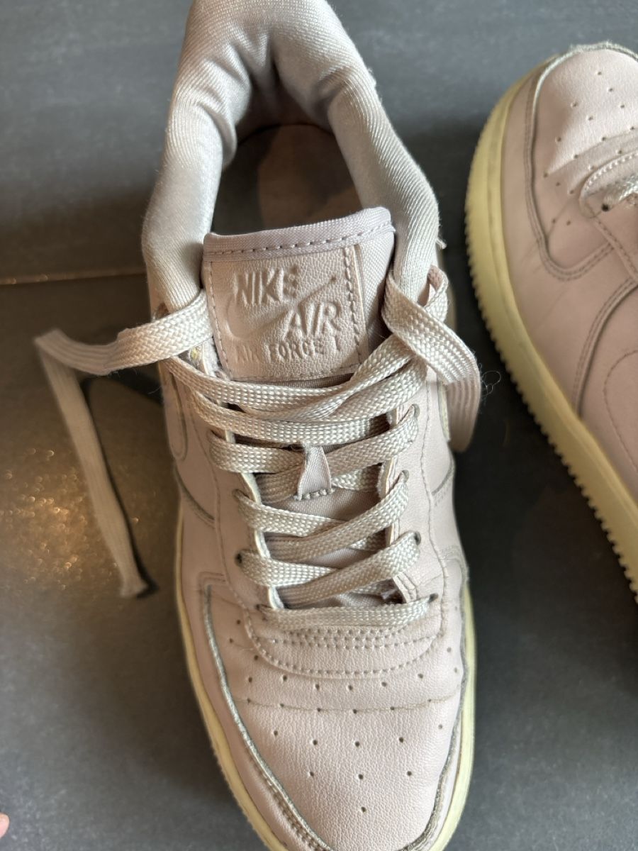 Nike Scarpe da donna: Nike Air Force 1 roses - Taille 38.5 – Usato da La Chaux-de-Fonds venduto da Elora237 4