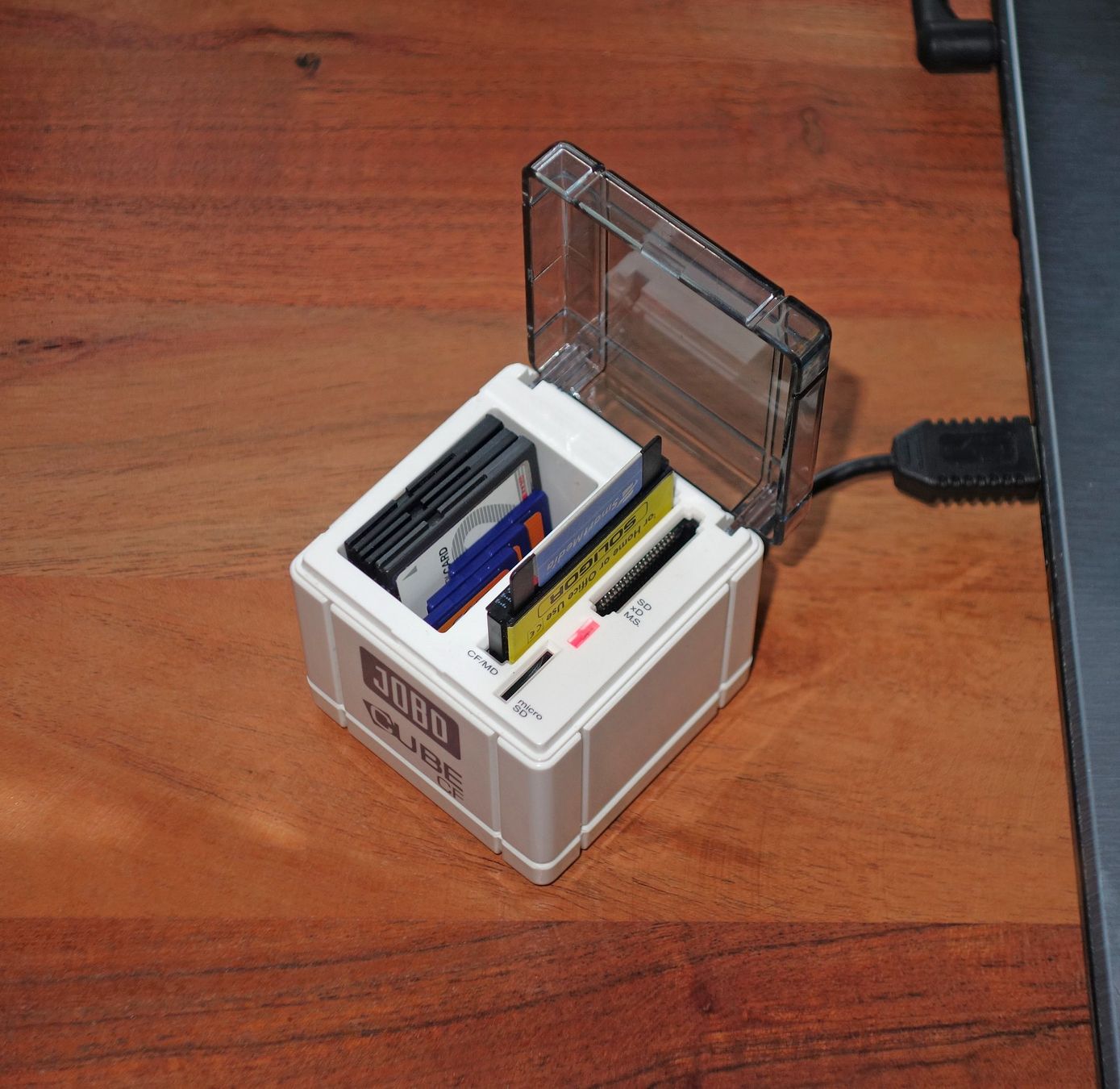 Lettori di schede: Card Reader Jobo Cube CF im Würfeldesign rar – Usato da Dietikon venduto da ruvostar 4