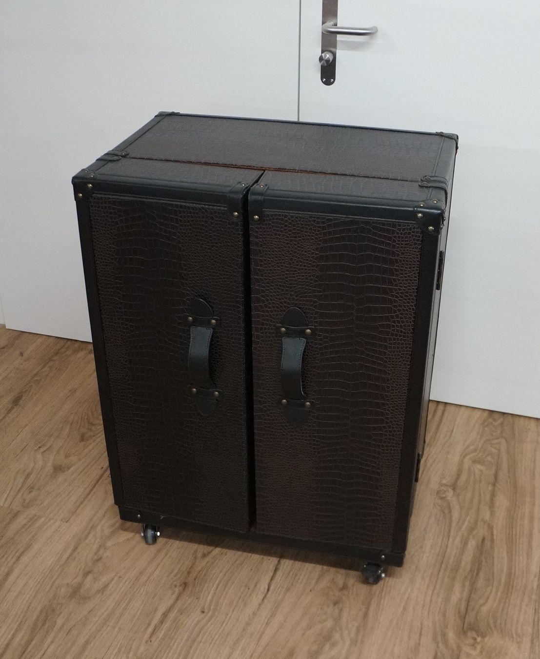 Kare Armadi: Barschrank Globetrotter Medium Karedesign – Usato da Basel venduto da bk_brockibasel