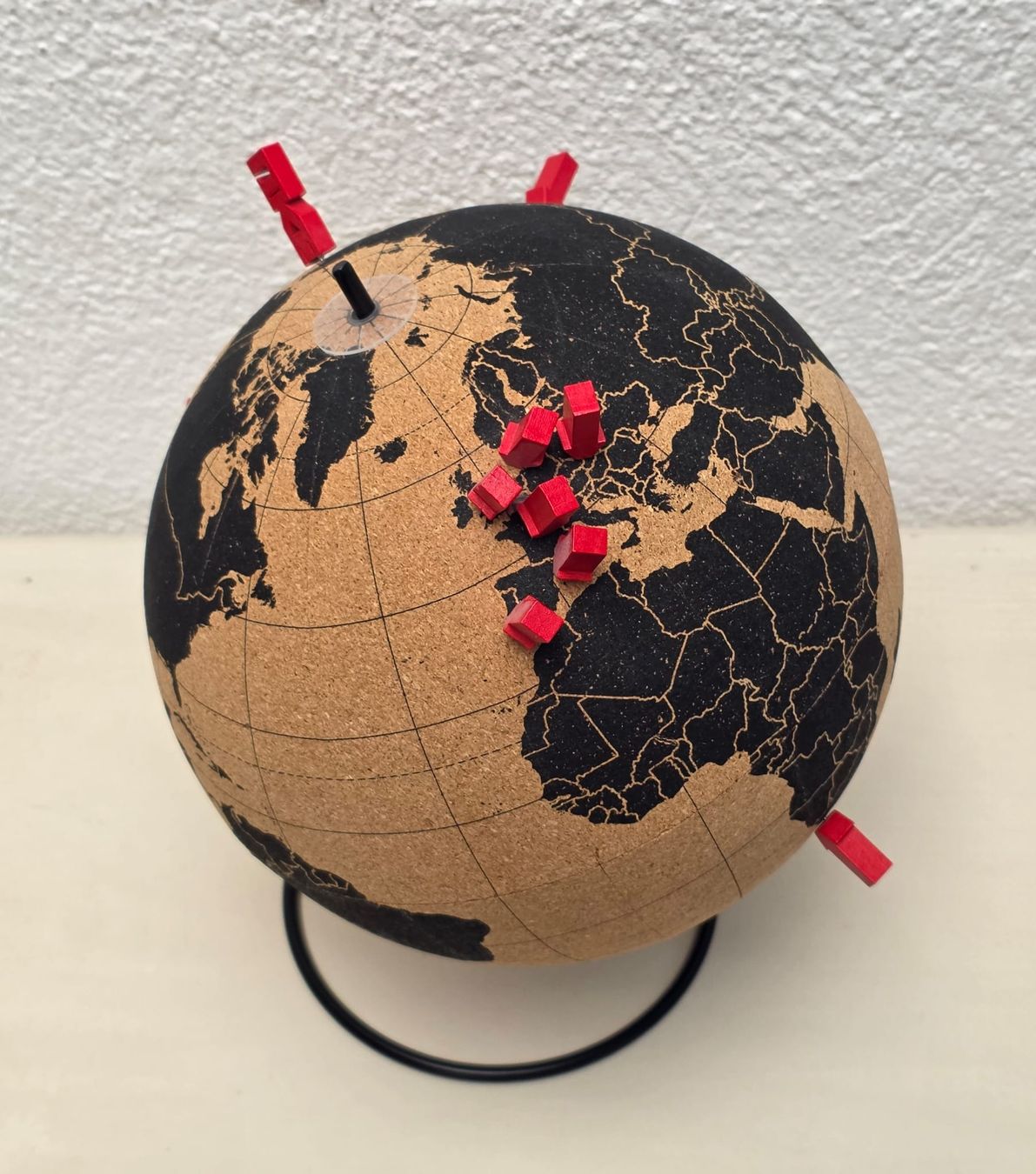Autres décorations & accessoires: Kork Globus mit Pins und Ständer – D'occasion à Rheinsulz par Dred