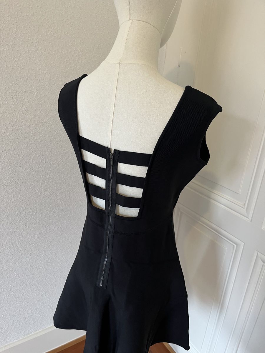 Vestiti: BCBGMaxAzria Elegant mini Black Dress – Usato da Genève venduto da nba_l98n 5