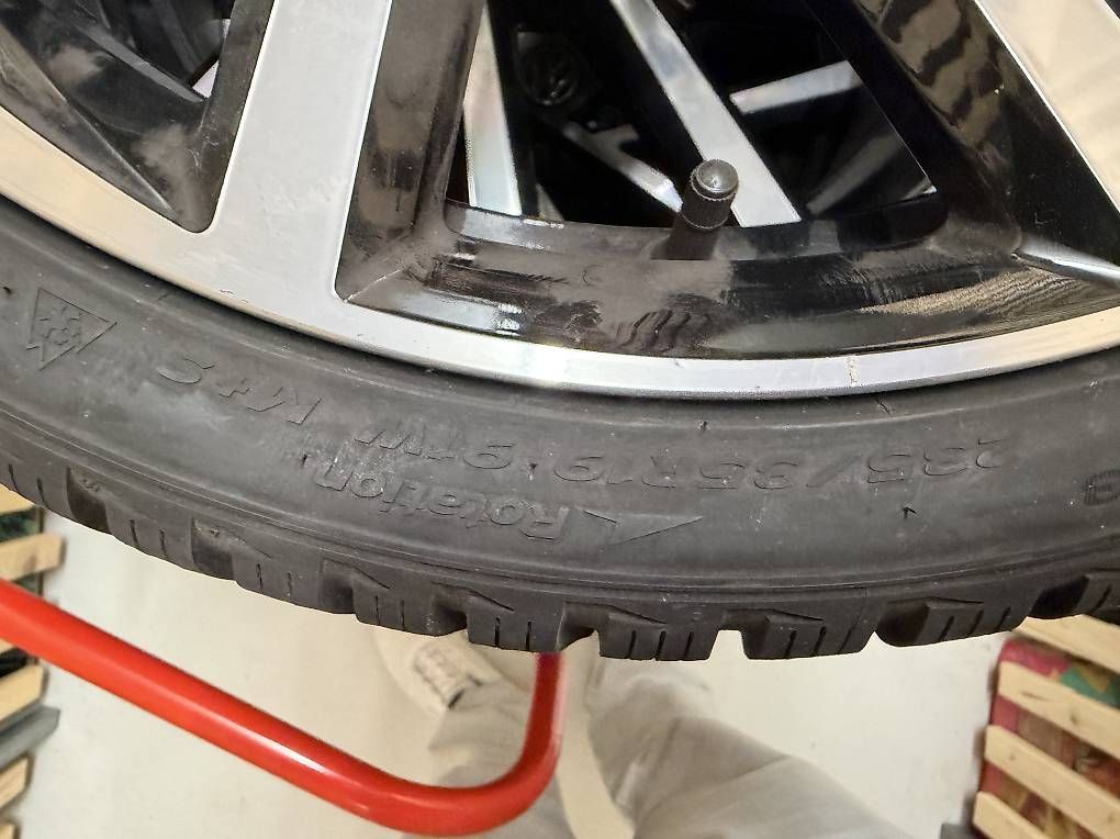 Pneus & Roues: Winterreifen komplett – D'occasion à Oftringen par roy_j87t 1