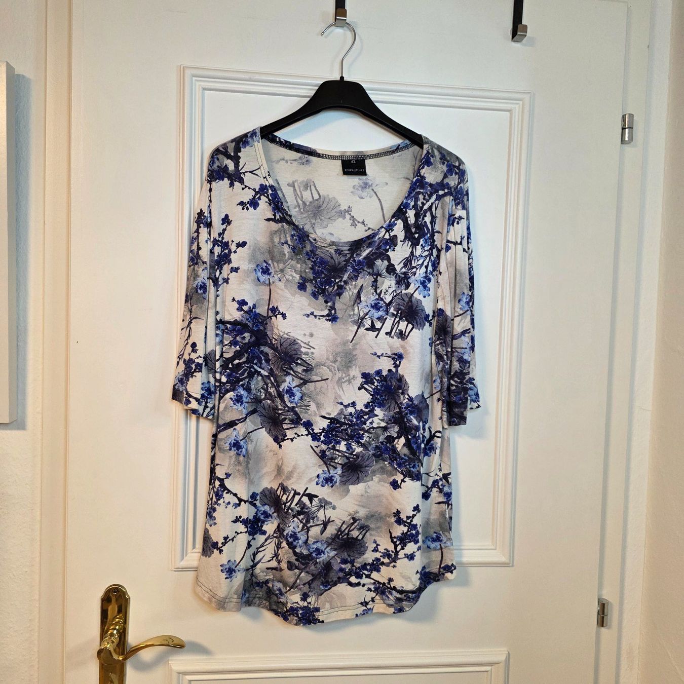 Blusen: Bluse L  floral elastisch Viskose – Gebraucht aus Wald ZH von CapLux 5