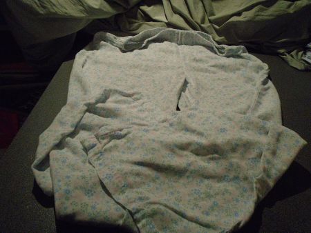 Pyjama-Hosen ca. Grösse S, weiss/feine Blümchen blau/rosa
