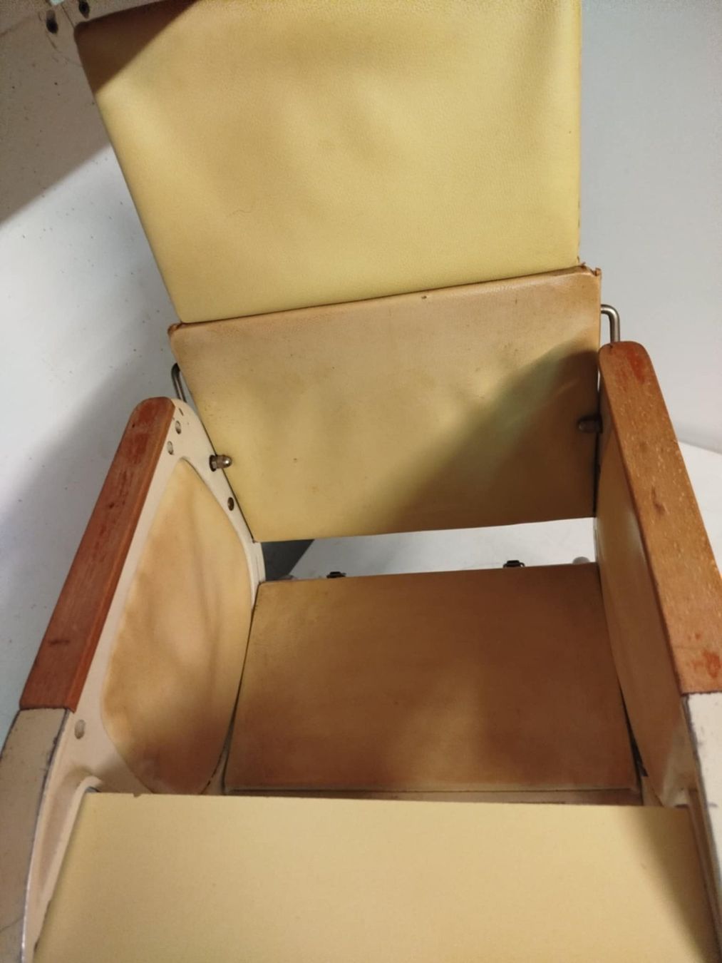 Sedie: Ancienne chaise  pour enfants. – Usato da La Chaux-de-Fonds venduto da Emmaus2300CDF 5