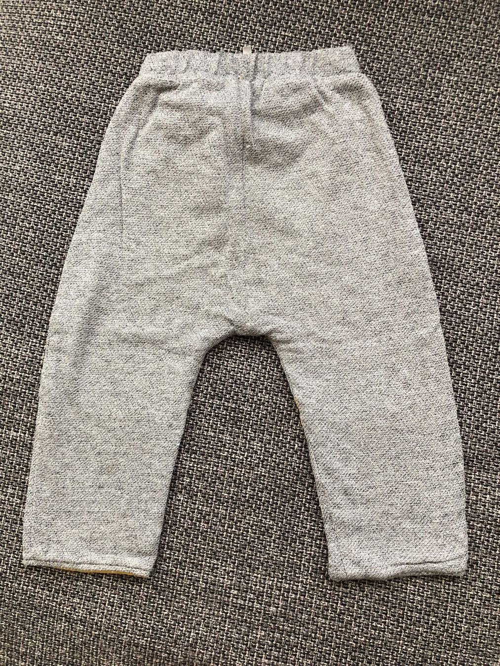 Pantaloni: Graue Baby Hosen, Gr. 86 – Usato da Langnau am Albis venduto da snla_scc9 1