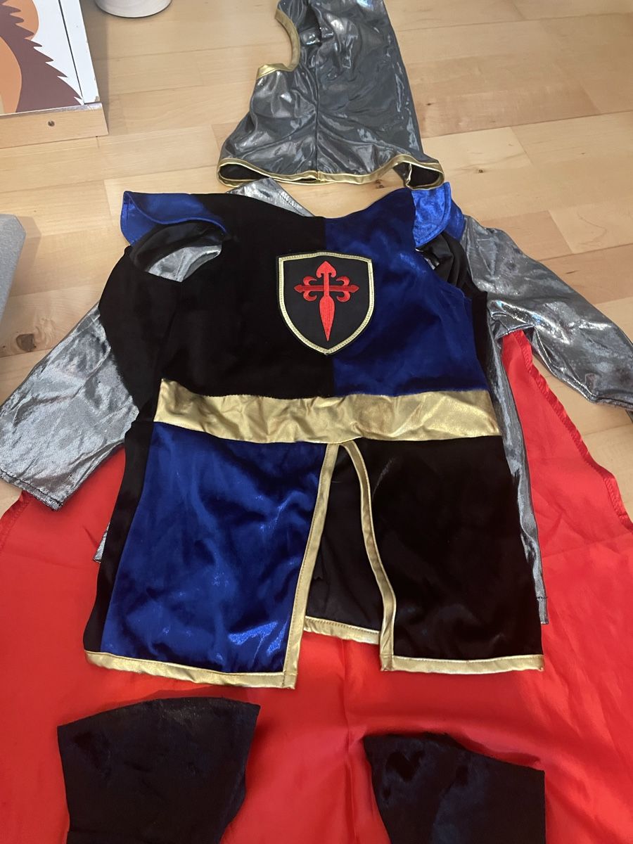 Costumi: Déguisement chevalier complet taille 110 – Usato da Sierre venduto da Ruyfigas 1