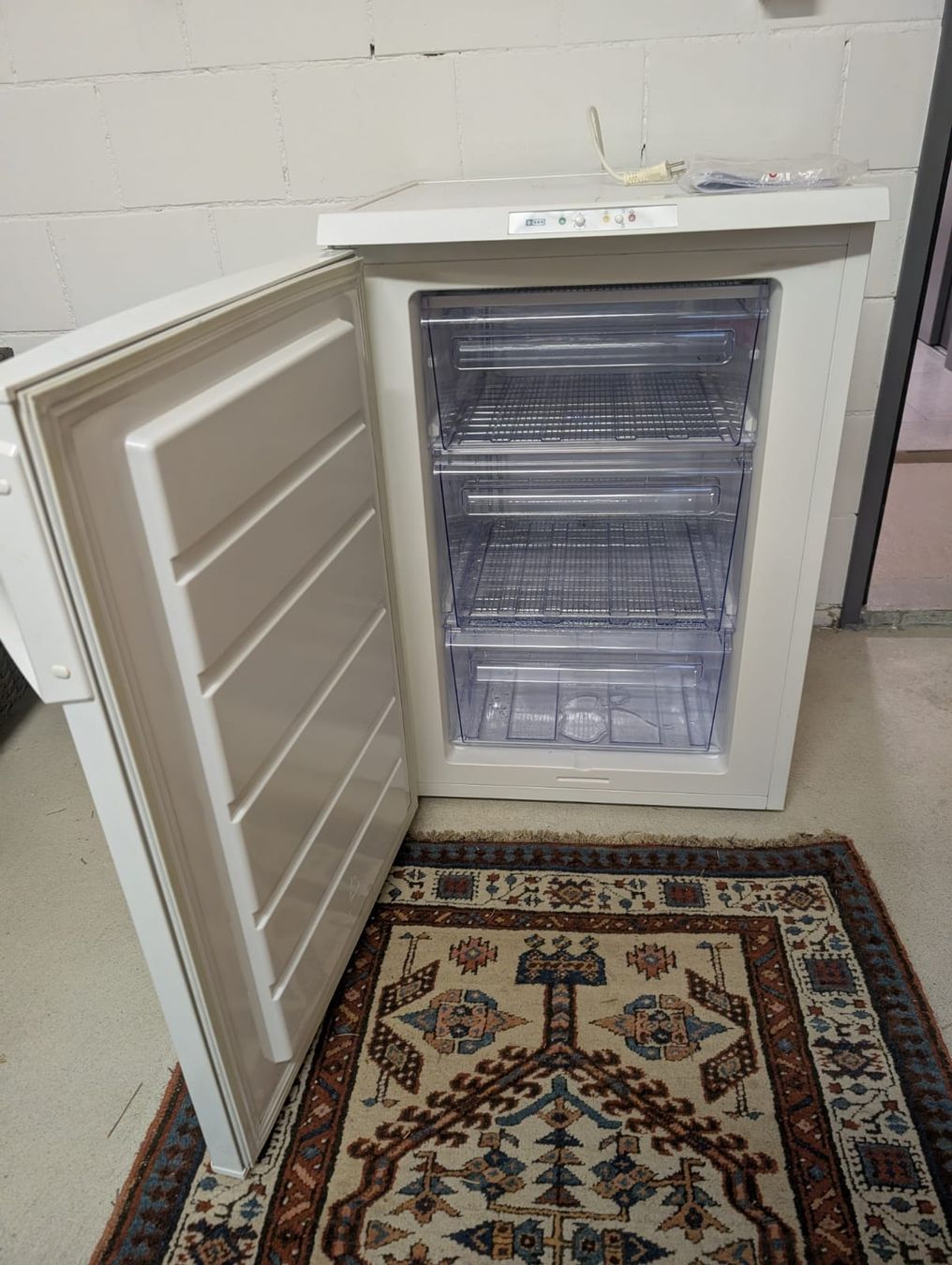 Congelatori: Tiefkühler Zanussi zft810w – Usato da Amriswil venduto da rabi66