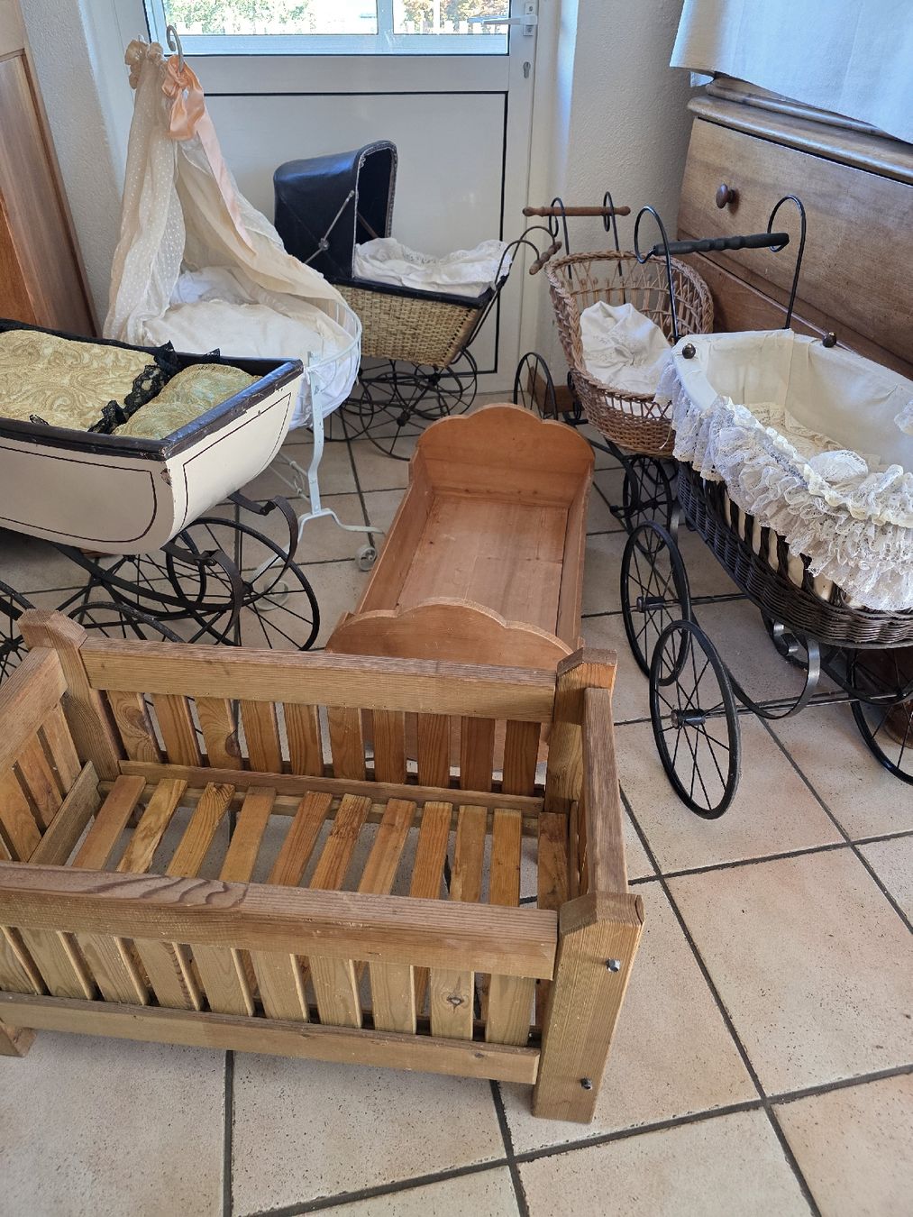 pour collectionneur lot de poussette de poupée et petit lit (Gebraucht ...