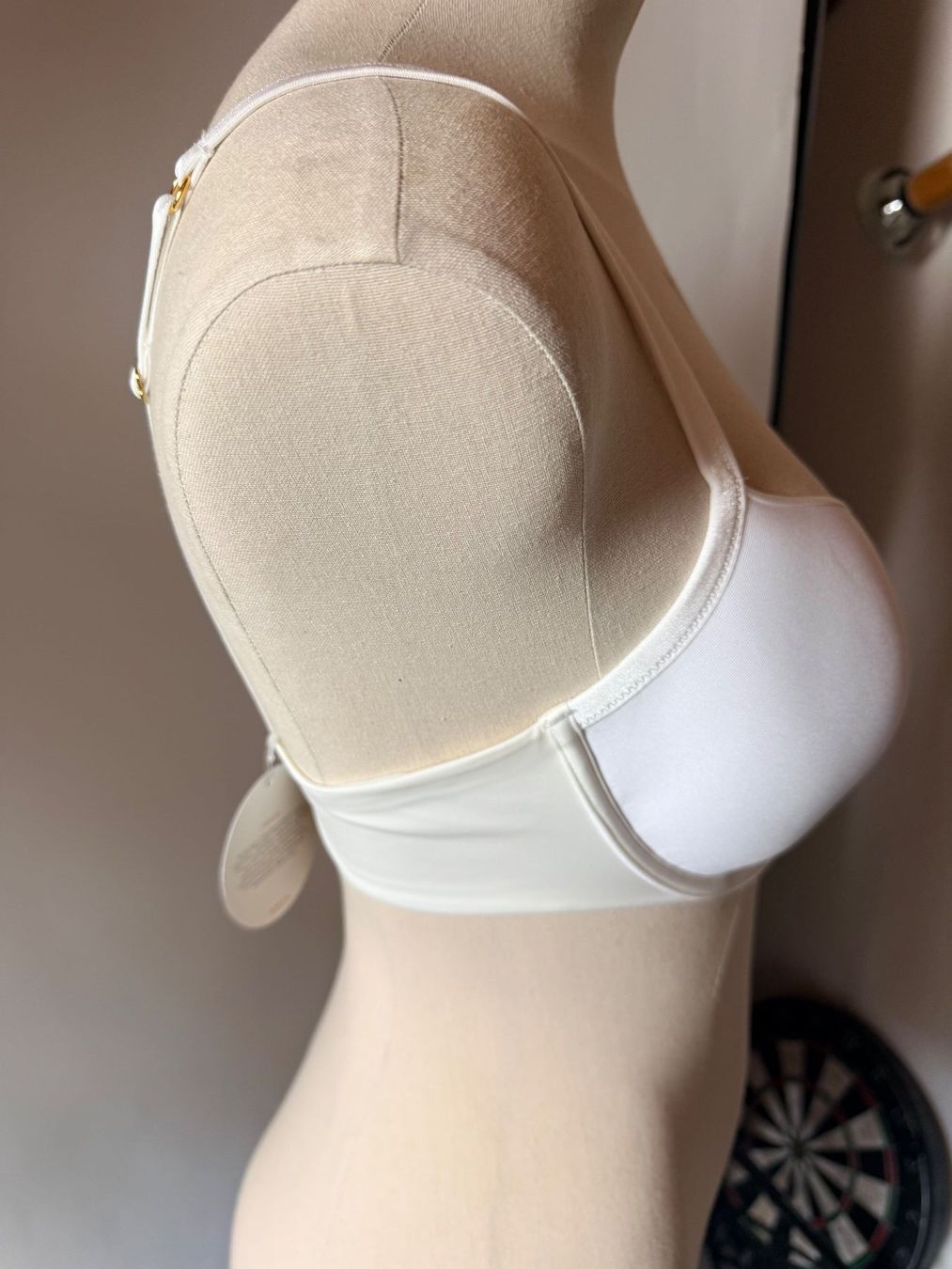 Triumph Altra biancheria intima: TRIUMPH, BH BODY MAKE-UP ESSENTIALS, Grösse 80C, Farbe Weiss – Nuovo e nell'imballaggio originale da Rudolfstetten venduto da gst_g7xl 1