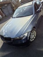 BMW 330xd Touring Kombi manuell 2005 grau 271599km