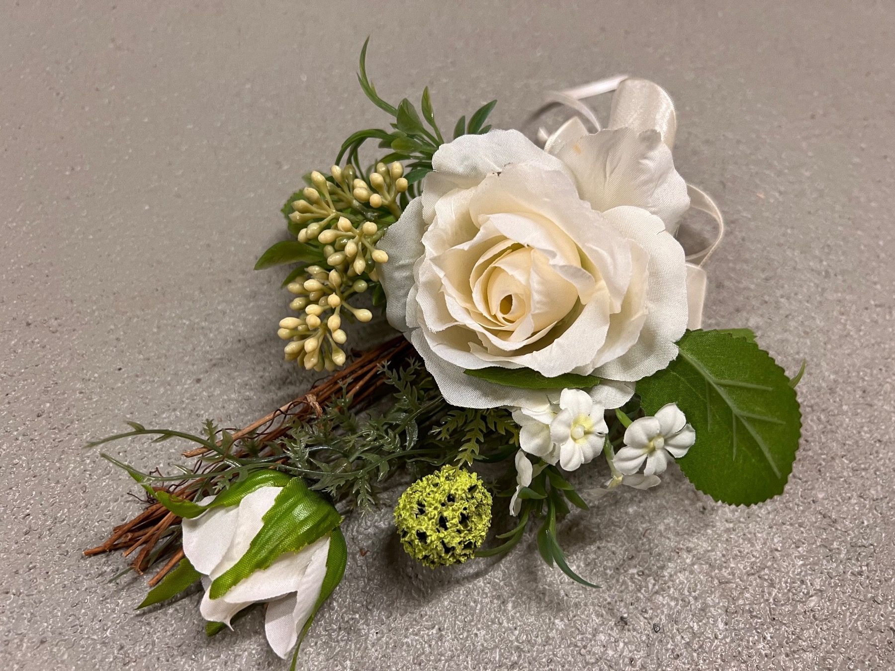 Pflanzen & Samen: Kleines künstliches Blumengesteck – Gebraucht aus Zürich von Cdefinitiv 1