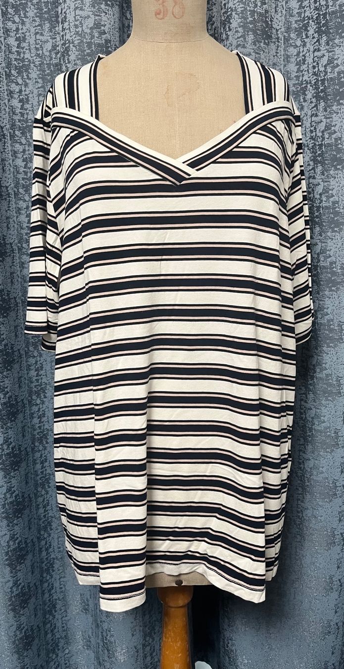 Ulla Popken T-shirt: Streifenshirt mit V-Ausschnitt, Grösse 50 – Nuovo (secondo la descrizione) da Eglisau venduto da regulmei