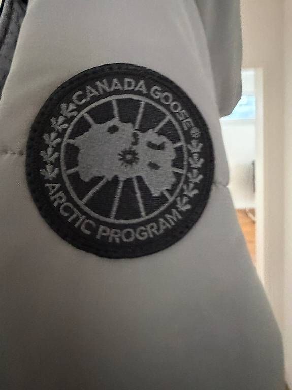 Canada Goose Cappotti: Canada Goose Mystique Parka Neu – Nuovo (secondo la descrizione) da Ehrendingen venduto da Nr.7 3