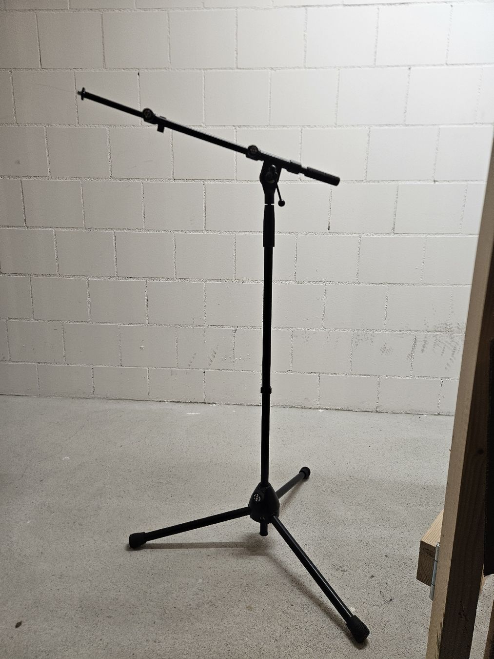 König & Meyer Supporti per strumenti musicali & leggii: K&M Mikrofonstativ 210/9 gebraucht – Usato da Jona venduto da and_2w5t