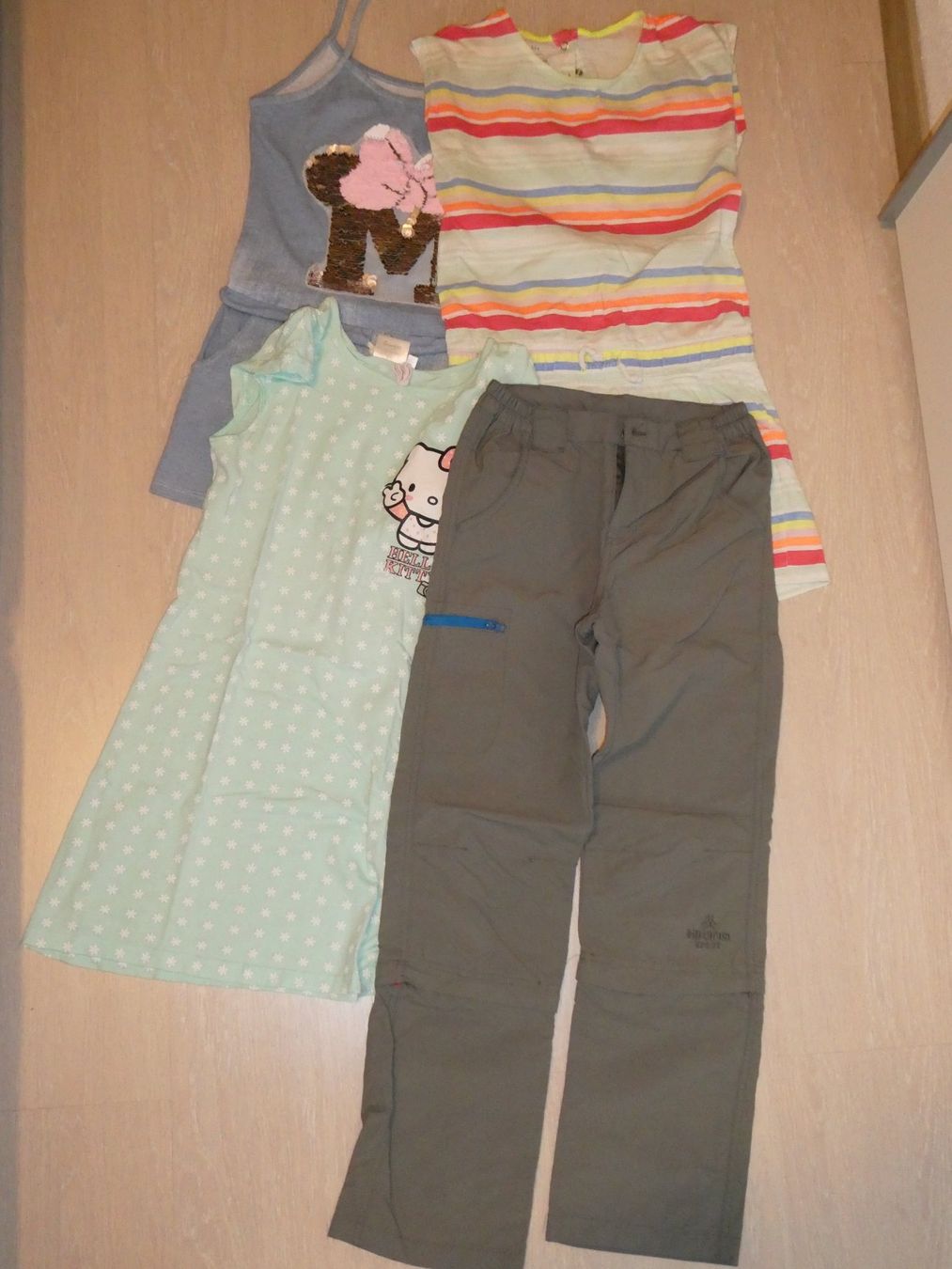 Lotti & Set di vestiti: Kleiderpaket Gr. 134/140 – Usato da Mels venduto da KOSL