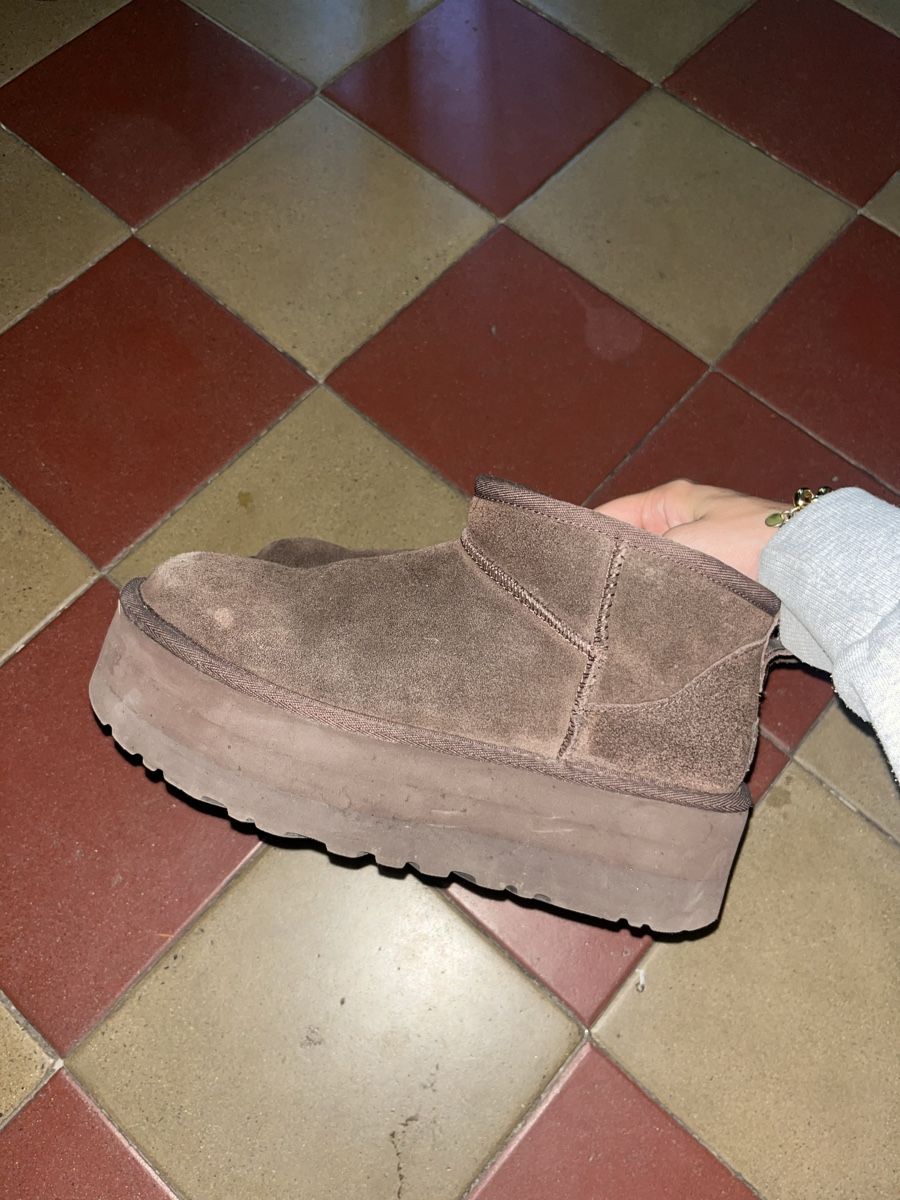 Ugg Chaussures femmes: Uggs Platform Eu Gr. 40 – D'occasion à Bern par mer_s9n5