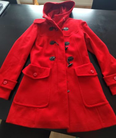 Roter Benetton Mantel mit Kapuze - Gr. 38/M, wie neu