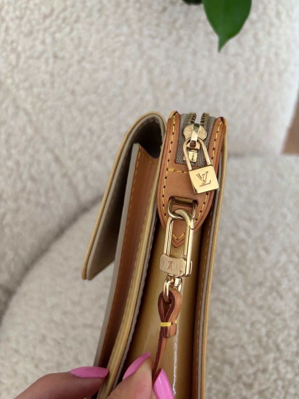 Louis Vuitton Taschen für Damen: Louis Vuitton Vernis Tasche – Gebraucht aus Bern von ViksiBash 7