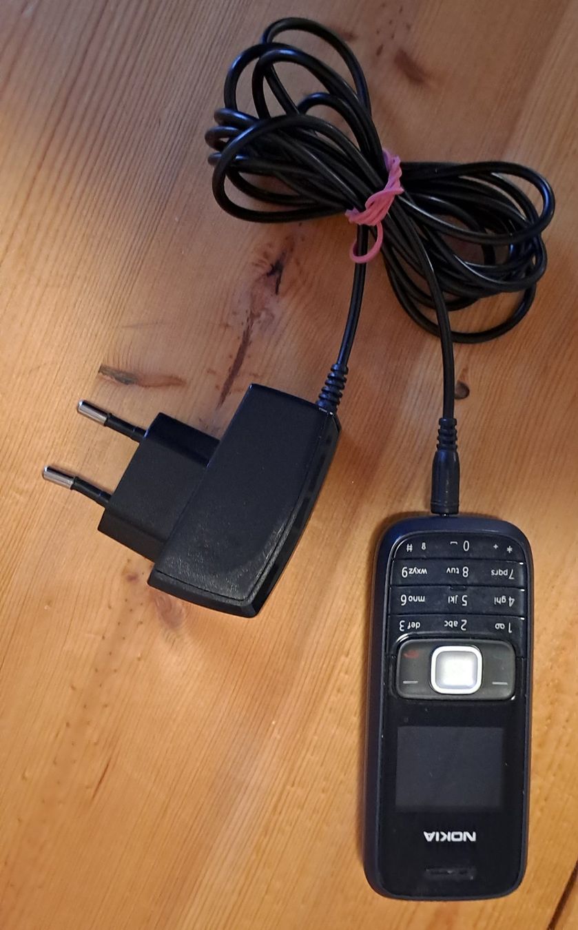 Telefoni: Alte Handys + Ladekabel – Difettoso da Münsingen venduto da Rocking