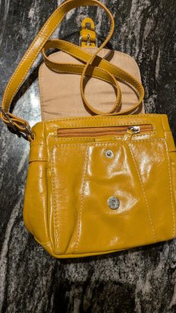 kleine Handtasche mit viel Stauraum 