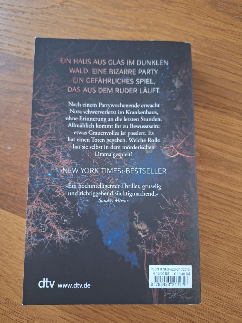 Livres: Ruth Ware - Im dunklen dunklen Wald – D'occasion à Selzach par Stony17 1