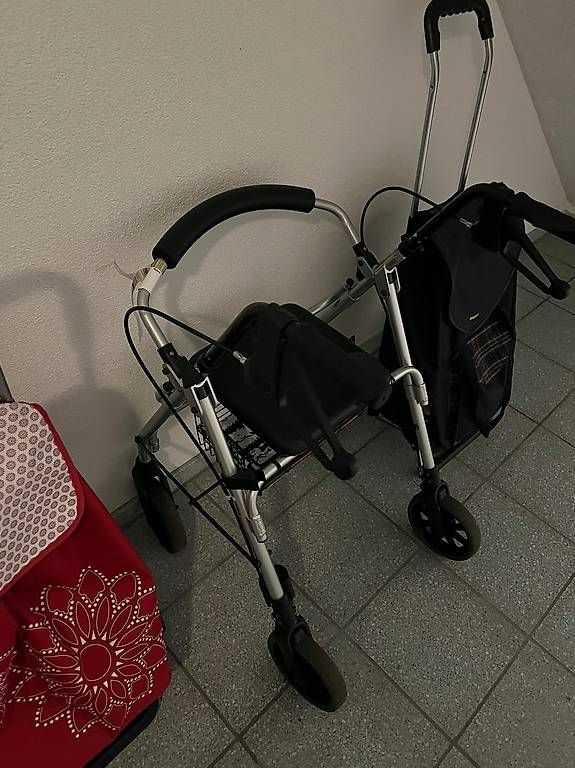 Aides à la marche: Rollator – D'occasion à Zürich par tud_zq7m