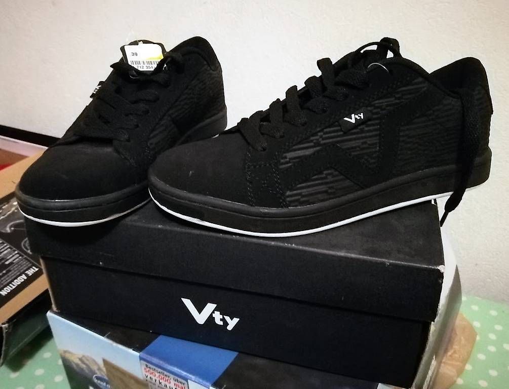 Herrenschuhe: Scarpe Vty unisex no 39 – Gebraucht aus Dalpe von Avigia