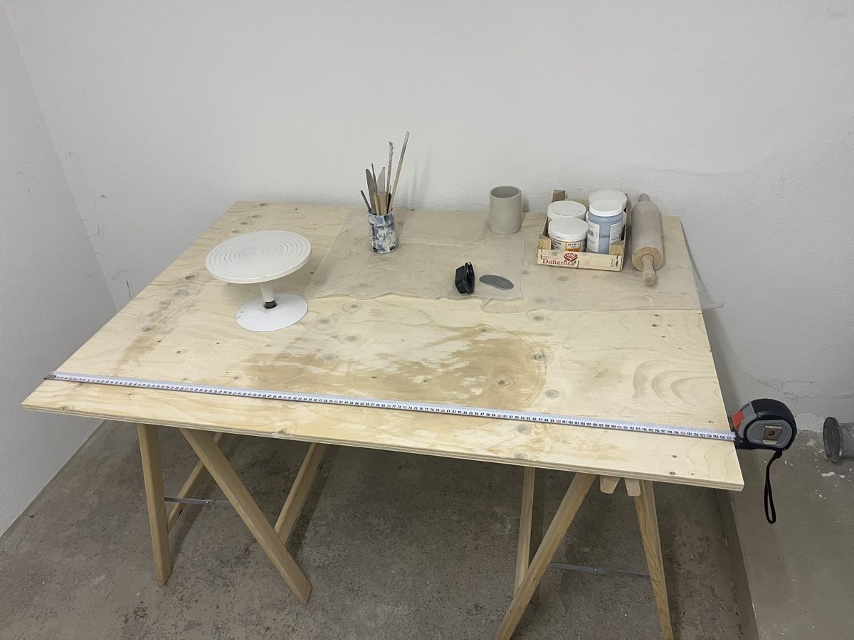 Tavoli: Atelier Tisch, Holzplatte mit Böcken – Usato da Zürich venduto da fefu28 2