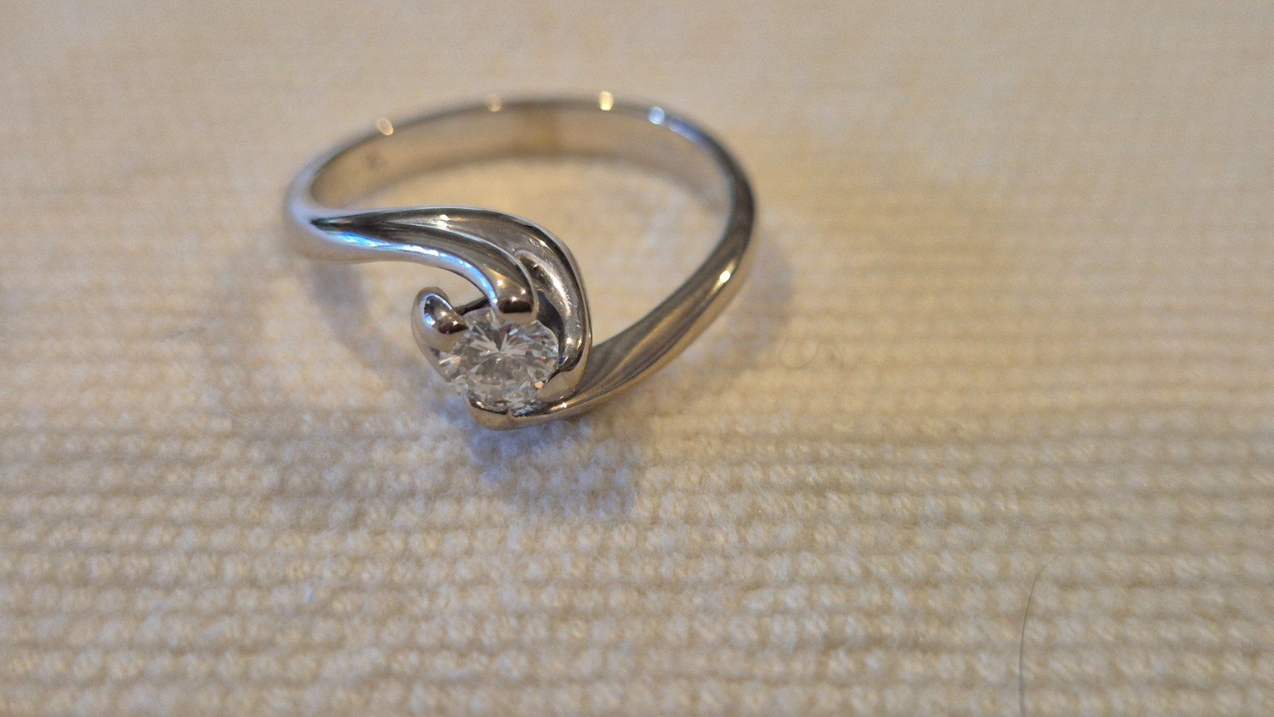 Ringe: bague or blanc, solitaire, 4.08 grammes – Gebraucht aus Gingins von hellopascal
